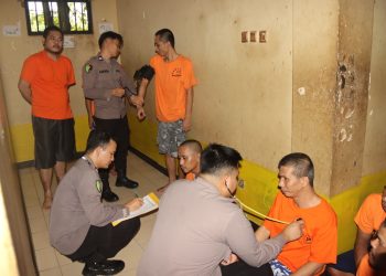 Sambut Hari Bhayangkara ke-79, Kapolres Kepulauan Seribu Tinjau Langsung Kesehatan Tahanan di Rutan