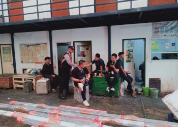 Personel Satbinmas Polresta Bandara Soekarno-Hatta (Soetta) sambang kamtibmas di wilayah Taman Niaga Soewarna
