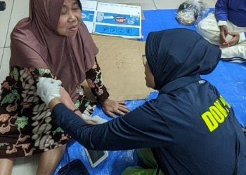 Polisi Hadir untuk Menyembuhkan: Sentuhan Kemanusiaan di Tengah Banjir Jakarta Timur