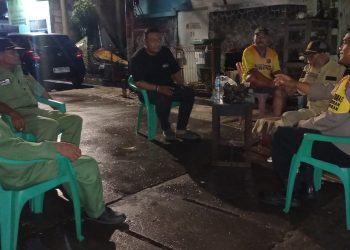 Patroli Dini Hari, Polisi Himbau Satpam di Kemayoran Tingkatkan Kewaspadaan