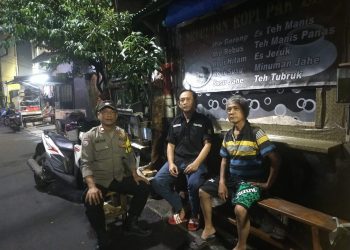 Bhabinkamtibmas dan Hansip RW 02 Galur Bersinergi Jaga Keamanan Lingkungan