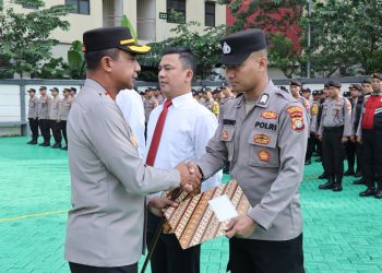 Kapolres Jakarta Barat Ajak Anggota Terus Mengabdi dan Ingat Keluarga di Setiap Langkah Tugas