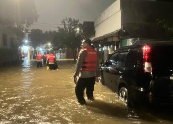 Banjir Rendam 12 RT di Petogogan Jaksel, Ditsamapta Polda Metro Jaya Lakukan Patroli Siaga
