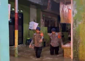 Patroli Tim SAR Satuan Brimob Polda Metro Jaya pastikan keselamatan warga Jakarta