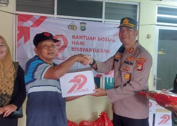Wujud Nyata Polri untuk Masyarakat, Polsek Metro Setiabudi Salurkan Bantuan Sosial untuk Korban Banjir dalam Rangka HUT Bhayangkara ke-79**