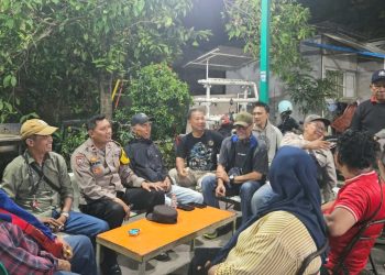 Polsubsektor Terbus Kampung Rambutan Tingkatkan Keamanan dan Perlindungan Masyarakat Melalui Patroli Jalan Kaki