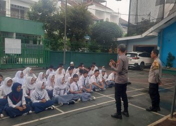 Bersama Polisi, Siswa SMA Villa Mas Siap Menjadi Generasi Emas Tanpa Tawuran dan Narkoba