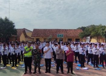 Police Goes To School Di Smkn 1 Cikarang Pusat: Polsek Cikarang Pusat Tanamkan Wawasan Anti-Narkoba Dan Tertib Lalu Lintas Pada Siswa Baru