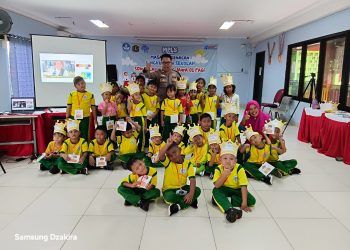Polisi Sahabat Anak: Bhabinkamtibmas Pulau Untung Jawa Sosialisasi Bahaya Bullying kepada Siswa Baru SDN 01 PG