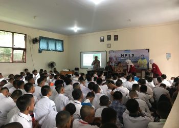 SINERGITAS TNI-POLRI MENGHADIRI PEMBUKAAN MPLS DI SMKN 15 KOTA BEKASI WILAYAH KELURAHAN PADURENAN