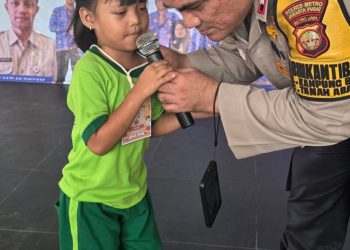 Bhabinkamtibmas Kampung Bali Berikan Penyuluhan Siswa Baru Dalam Rangka MPLS