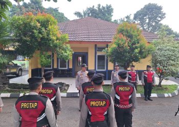 Polsek Makasar Gelar Apel Pengamanan Keberangkatan Wapres Gibran ke Solo via Lanud Halim