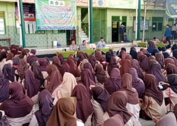 Polsek Cikarang Utara Hadir di Tengah Pelajar: Edukasi Kenakalan Remaja dan Narkoba Warnai MPLS di MTs Nurul Yaqin Tanjungsari