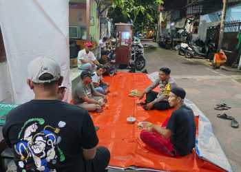 Bhabinkamtibmas Keliling Malam Minggu, Ajak Warga Cegah Tawuran dan Curanmor
