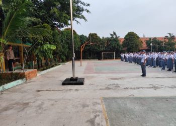 Kapolsek Cikarang Pusat Ajak Siswa SMAN 1 Menjauhi Kenakalan Remaja Lewat Program Police Goes to School