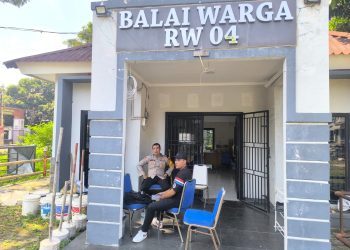 Bhabinkamtibmas  Sambangi Warga Perum Harapan Kita, Ajak Waspadai Premanisme