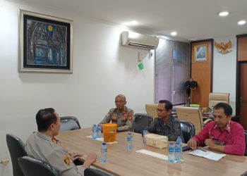 Bhabinkamtibmas Palmeriam Sambangi Kampus STIKOM Prosia, Tekankan Pentingnya Waspada Gangguan Kamtibmas