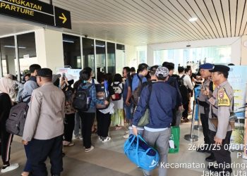 “Polsek Kawasan Sunda Kelapa Polres Priok Laksanakan Pengamanan Wisata Kepulauan Seribu di Dermaga Kali Adem”
