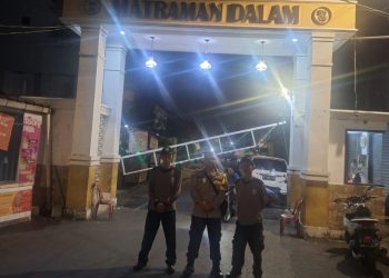 Bhabinkamtibmas Pegangsaan Perkuat Satkamling RW 08, Antisipasi Kejahatan Jelang Pagi