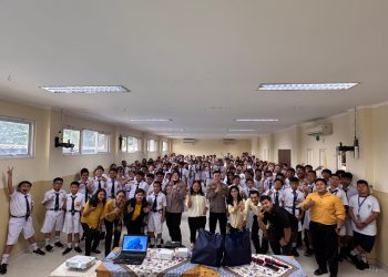 Satbinmas Polres Metro Bekasi Ajak Siswa SMP Santo Leo III Jababeka Deklarasikan Sekolah Bebas Perundungan