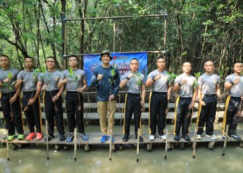 Taruna Bhayangkara Hijaukan Negeri Lewat Aksi Penanaman 100 Pohon Bakau di Jakarta Utara
