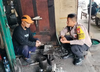 Bangun Kedekatan dan Kepercayaan, Bhabinkamtibmas Sambangi UMKM di Wilayah Binaan