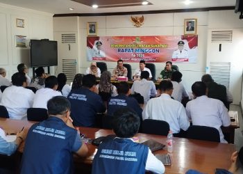 Kapolsek Sukatani Hadiri Rapat Minggon Bahas Persiapan HUT RI ke-80 dan Imbau Warga Cegah Pelanggaran Kamtibmas