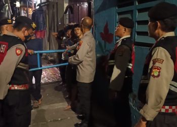 Polsek Matraman Bubarkan Remaja Nongkrong Tengah Malam untuk Cegah Tawuran