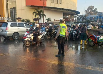 Polsek Cikarang Utara Jaga Kelancaran Lalu Lintas di Simpang SGC Saat Jam Sibuk