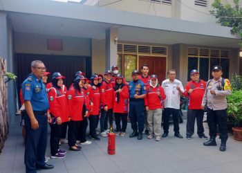 Bhabinkamtibmas Gondangdia Pantau Pelatihan SKKL Gulkarmat di RW 05 Menteng