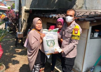 Polsek Pondok Gede Lakukan Monitoring, 659 Warga Jatiwarna Terima Bantuan Pangan