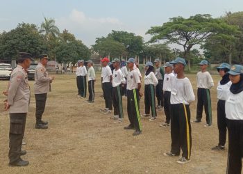 Bhabinkamtibmas Cikarang Timur Latih Semangat Nasionalisme Lewat Pelatihan Paskibra HUT RI ke-80