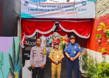 Polisi Bersama Warga Jaga Lingkungan Sehat, Aman, dan Harmonis di Halim Perdanakusuma