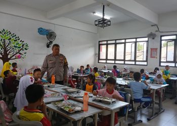 Polisi Kawal Pemberian Makanan Bergizi Gratis untuk Ribuan Siswa di Susukan, Wujud Peduli dan Amanah untuk Masa Depan Anak Bangsa