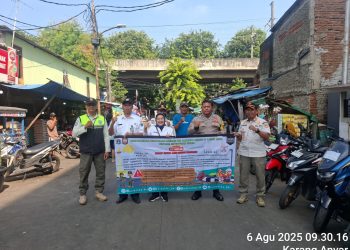 Bhabinkamtibmas Kawal Rabu Tertib, Tertibkan PKL di Karang Anyar