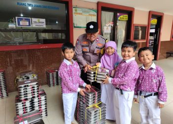3.127 Porsi Makanan Bergizi Dibagikan untuk Pelajar, Polsek Cakung Lakukan Monitoring di Sekolah-sekolah