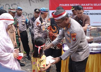 Kapolres Metro Jakarta Selatan Gelar “Ngopi Kamtibmas Berbagi Kasih” Di Slum Area Ujung Aspal, Dalam Rangka Hut Ri Ke-80