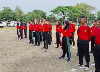 Bhabinkamtibmas Cikarang Timur Latih Paskibra Jelang HUT RI ke-80