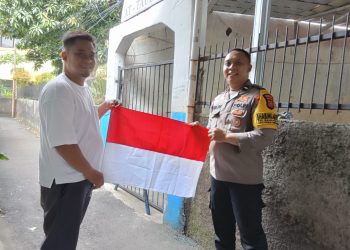 Jelang HUT Kemerdekaan RI ke-80 Bhabhinkamtibmas Gandaria Utara Ajak Warga Pasang Bendera Merah Putih