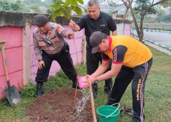 Wakapolres Metro Jakarta Timur Dukung Penanaman Pohon di Waduk Dukuh I: Kolaborasi untuk Jakarta Timur yang Asri dan Aman