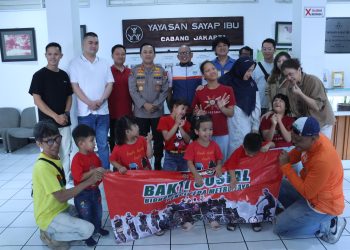 Bidhumas Polda Metro Jaya dan Komunitas Sepeda Gelar Baksos untuk Anak Telantar di Yayasan Sayap Ibu