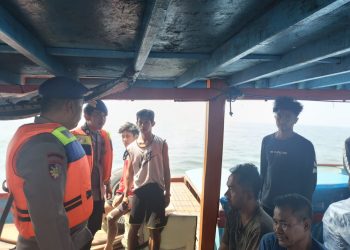 Satpolairud Polres Kepulauan Seribu Gelar Patroli Dialogis Laut, Ingatkan Nelayan Waspada Cuaca Buruk