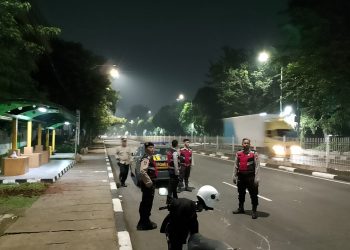 Cegah Balap Liar dan Gangguan Kamtibmas, Polsek Cipayung Gelar Strongpoint di Pintu 1 TMII