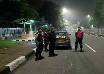 Polsek Cipayung Gelar Strongpoint Dini Hari Antisipasi Balap Liar di Pintu 1 TMII