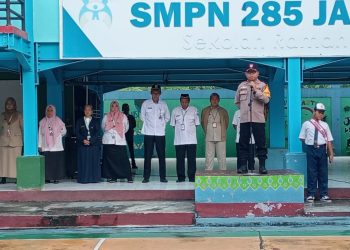 Bhabinkamtibmas Pulau Untung Jawa Jadi Pembina Upacara di SMPN 285 Jakarta, Tekankan Pentingnya Kejujuran dan Disiplin