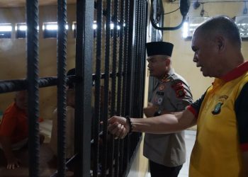 Kapolres Metro Bekasi Lakukan Pengecekan Rutan dan Beri Dukungan Moral kepada Tahanan