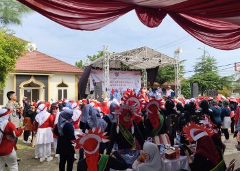 Polsek Tambun Utara Kawal Gerak Jalan Sehat HUT RI ke-80 di Desa Sriamur