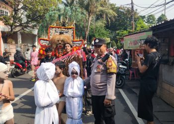 Bhabinkamtibmas dan 3 Pilar Amankan Karnaval serta Jalan Santai HUT ke-80 RI di Makasar
