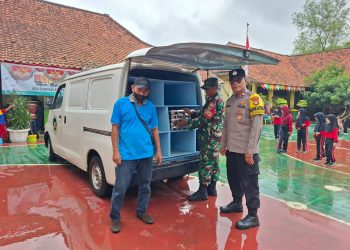 Bhabinkamtibmas Polsek Cikarang Barat Monitoring Pendistribusian Makanan Bergizi Gratis dari SPPG Yayasan Malika Anugerah Sejahtera