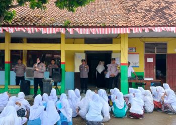 Sat Binmas Polres Metro Bekasi Gelar Binluh Kenakalan Remaja Untuk Pelajar Smpn 1 Pebayuran